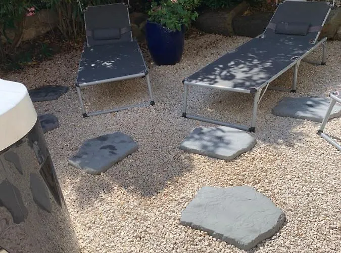 Апартаменти Les Dahlias 4 Personnes Jacuzzi Barbecue Jardin Arbore Climatise Агд